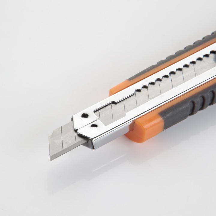 Cutter De Cuchilla Fragmentable De 9 Mm Con Guía Métalica ALYCO ORANGE