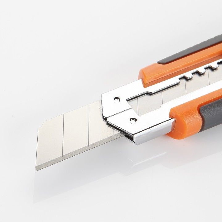 Cutter De Cuchilla Fragmentable De 18 Mm Con Guía Métalica ALYCO