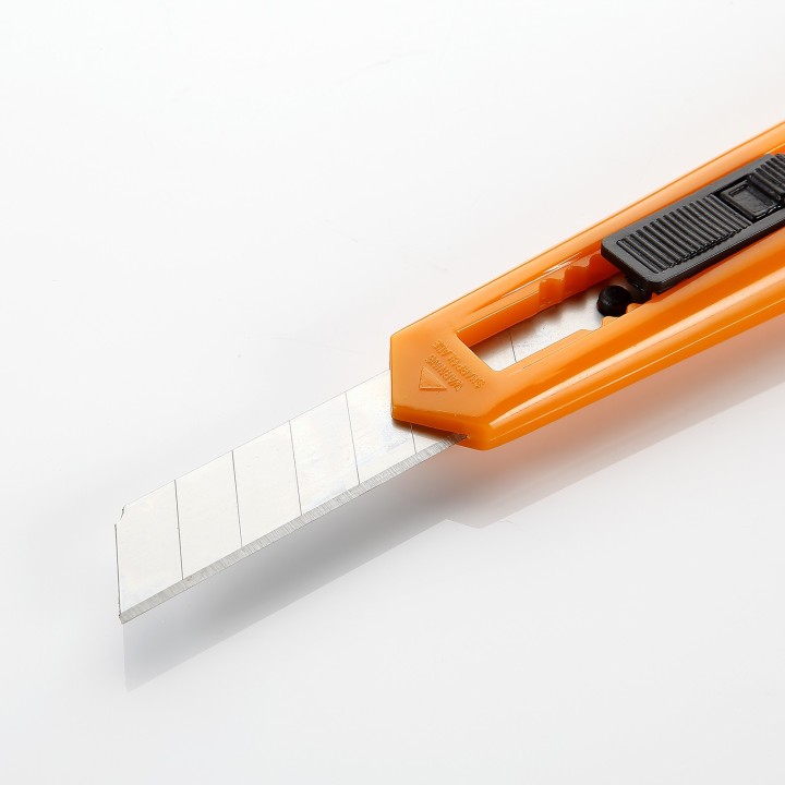 Cutter De Cuchilla Fragmentable De 18 Mm Con Guía De Plástico ALYCO