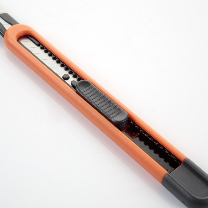 Cutter De Cuchilla Fragmentable De 9 Mm Con Guía Metálica ALYCO ORANGE