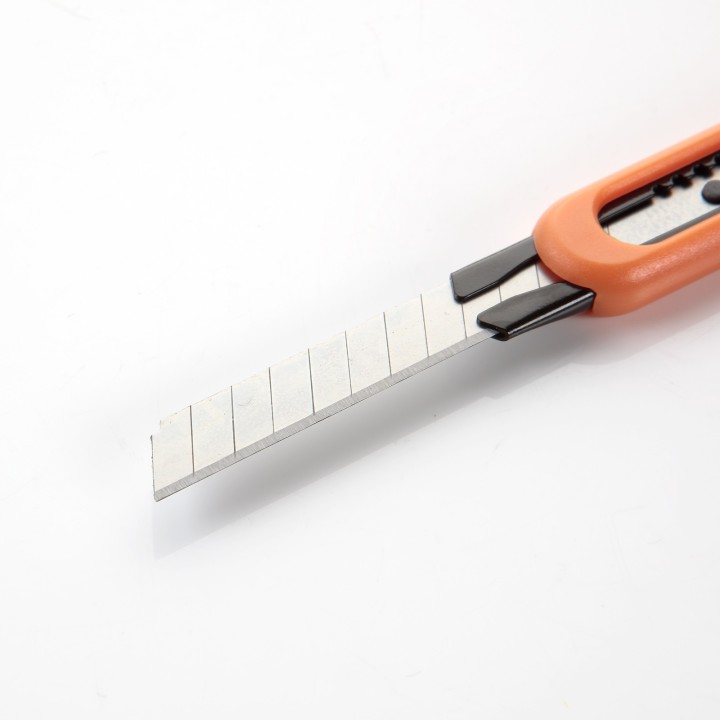 Cutter De Cuchilla Fragmentable De 9 Mm Con Guía Metálica ALYCO ORANGE