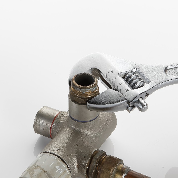 Llave Ajustable De Moleta Central ALYCO