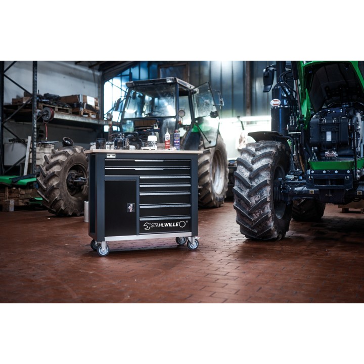 Surtido de herramientas con carro de taller